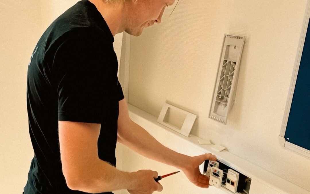 Hvad koster en elektriker i timen? Priser i 2026